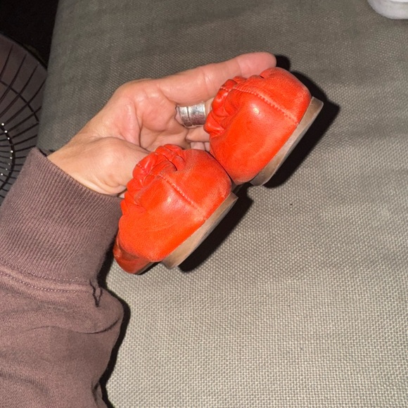 Tory Burch Red / Orange  leather travel Ballet Flats gold hardware size 8 - Picture 5 of 8